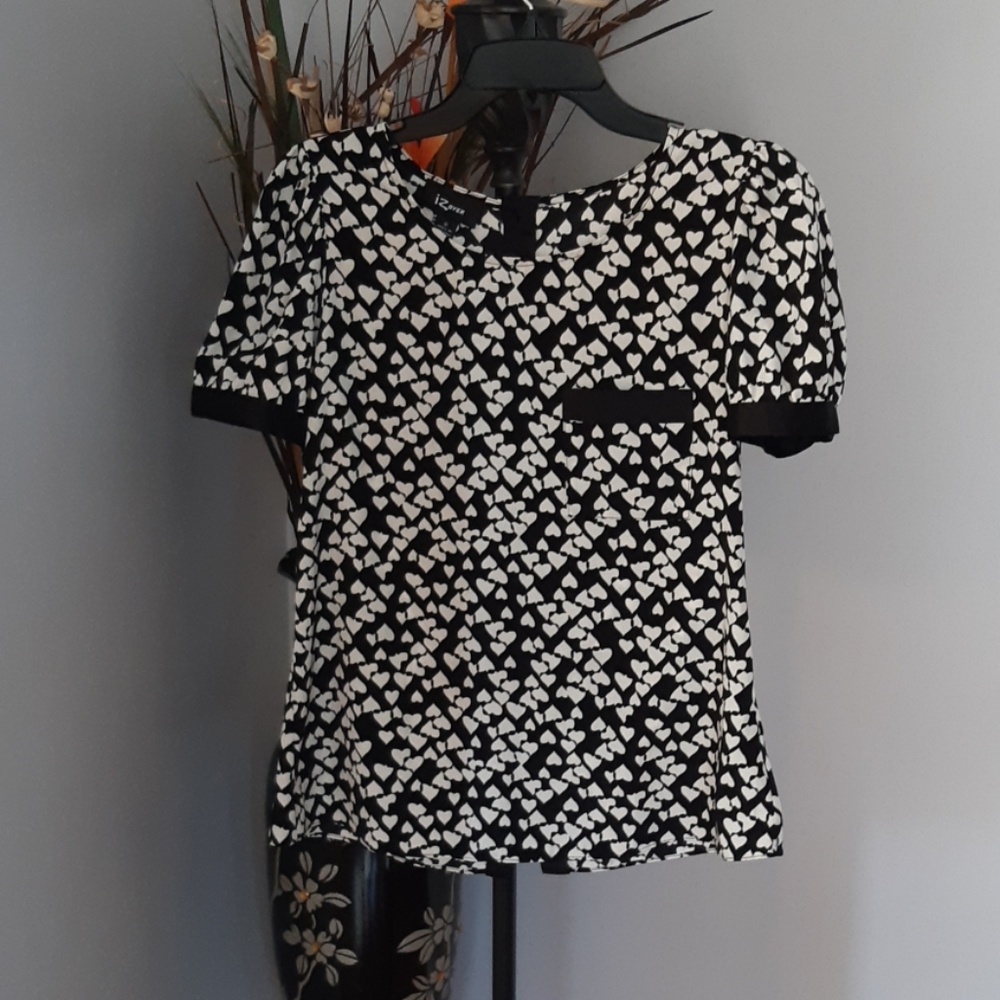 🍁Black and white Blouse
